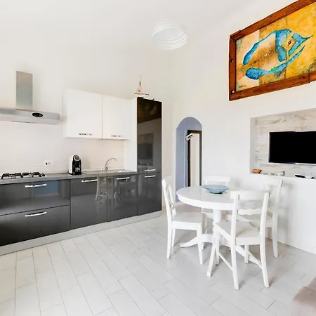 Apartment With Private Terrace, 50m From The Sea