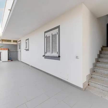 Apartment With Private Terrace, 50m From The Sea